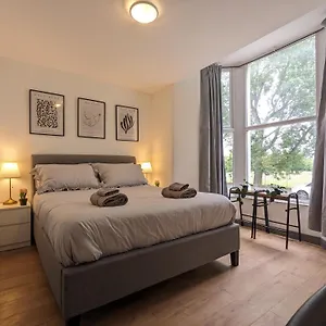 Holiday home Near Centre Private Bath Free Parking, Liverpool